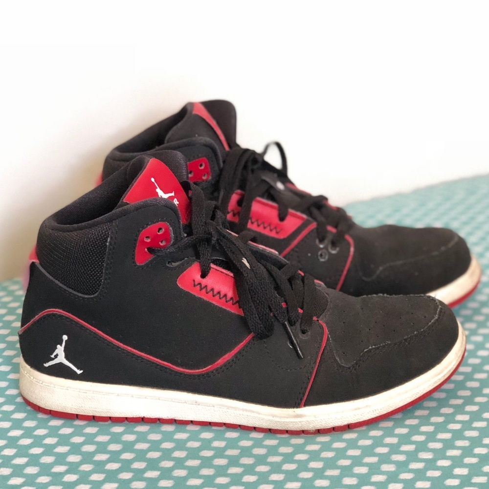 Boys Jordan’s size 3